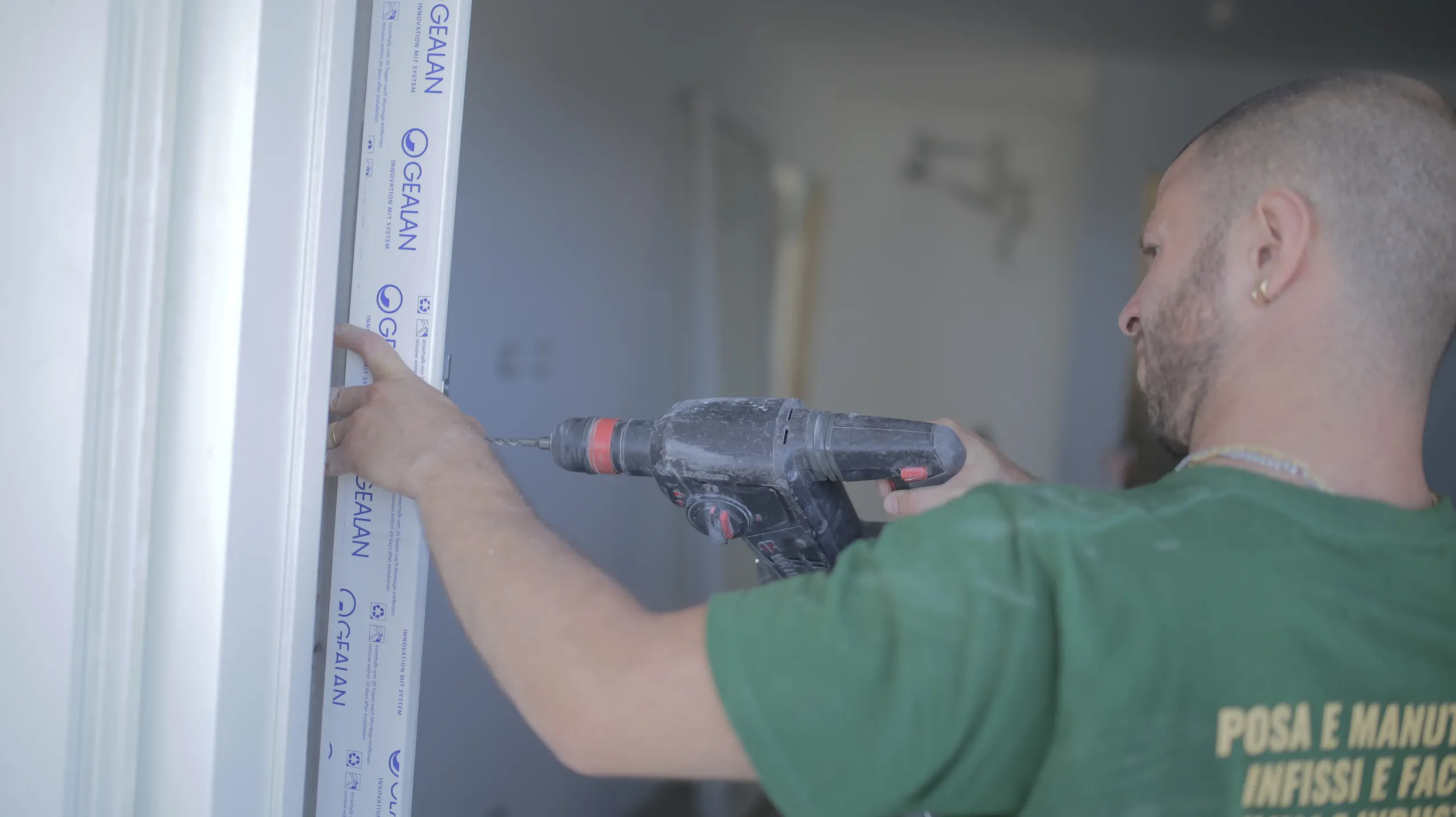 Tecnico Posatore di infissi