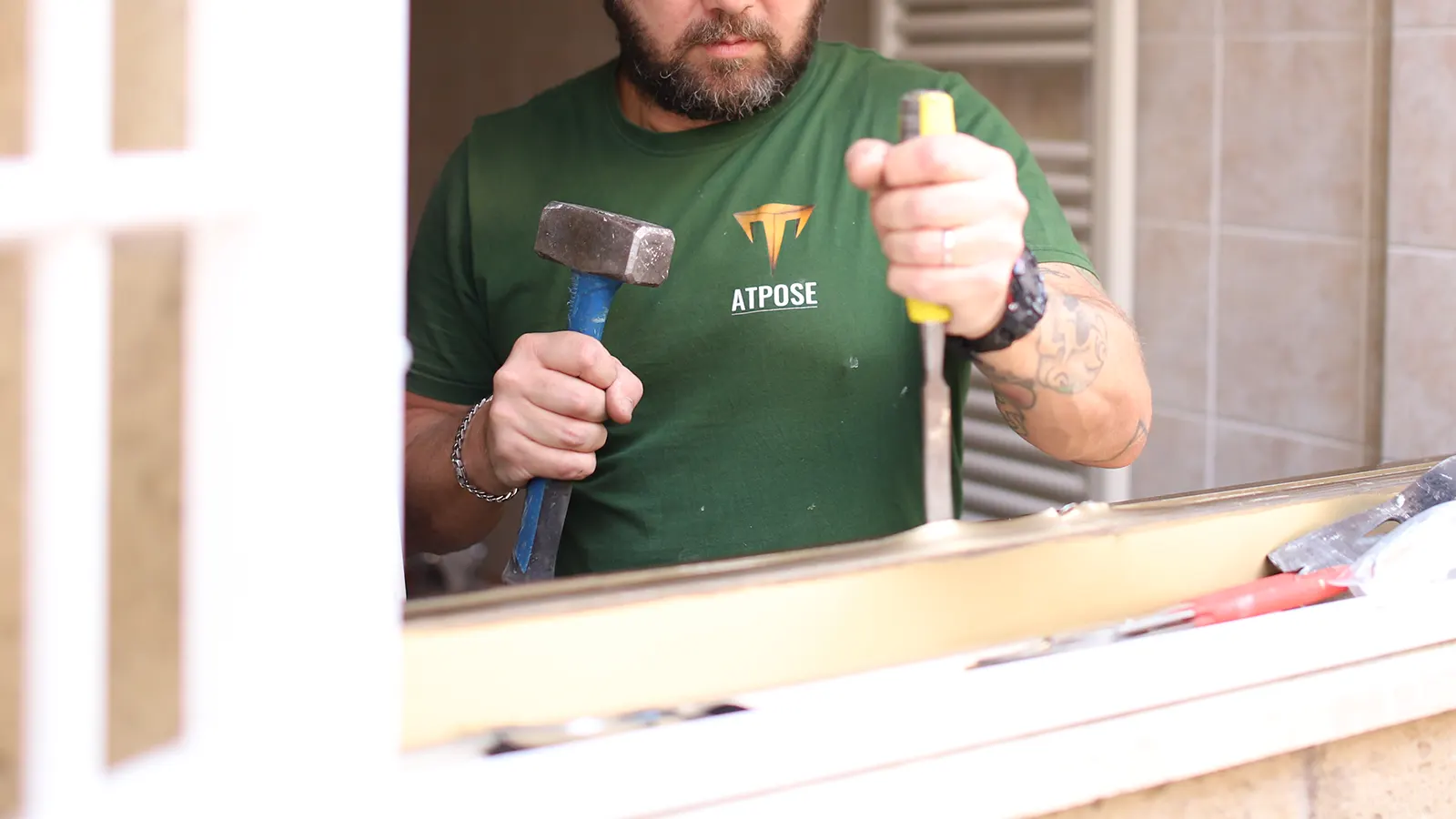 Che differenza c’è tra infissi e serramenti